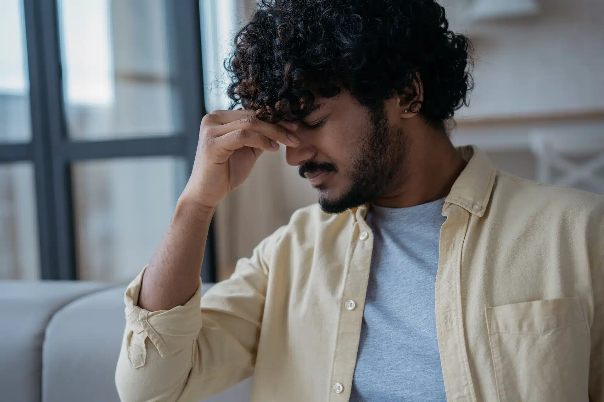man suffering from bipolar disorder symptoms